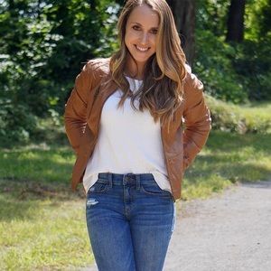 Meet your Posher, Caroline